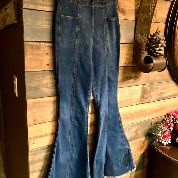 Bell Bottom jeans zip up on the side size Med Woman’s - Picture 7 of 14